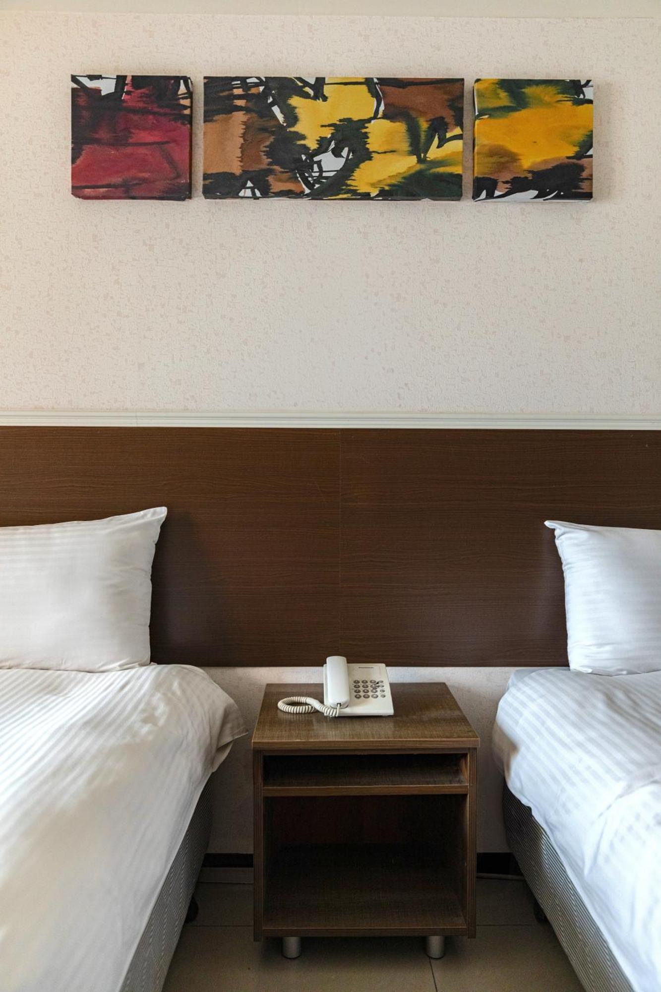 E Lim Hotel Csungli Kültér fotó