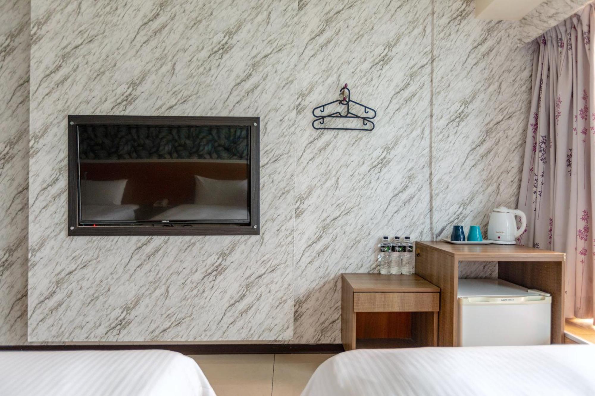 E Lim Hotel Csungli Kültér fotó