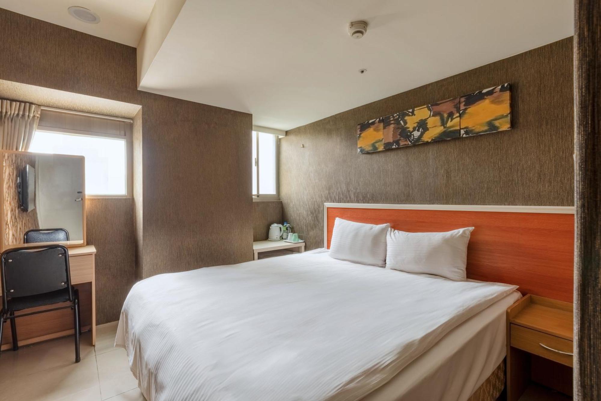 E Lim Hotel Csungli Kültér fotó
