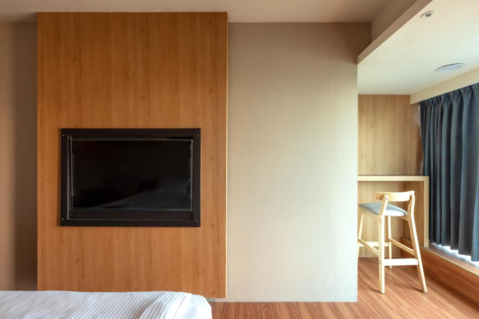 E Lim Hotel Csungli Kültér fotó