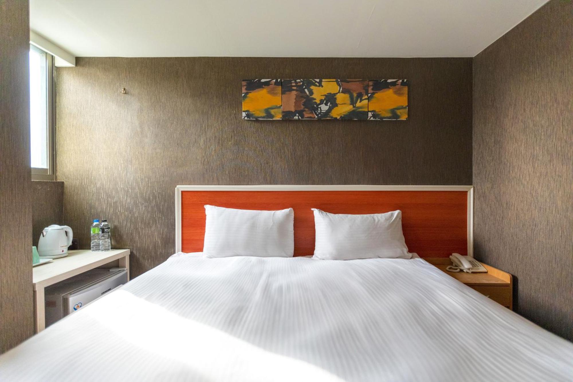 E Lim Hotel Csungli Kültér fotó