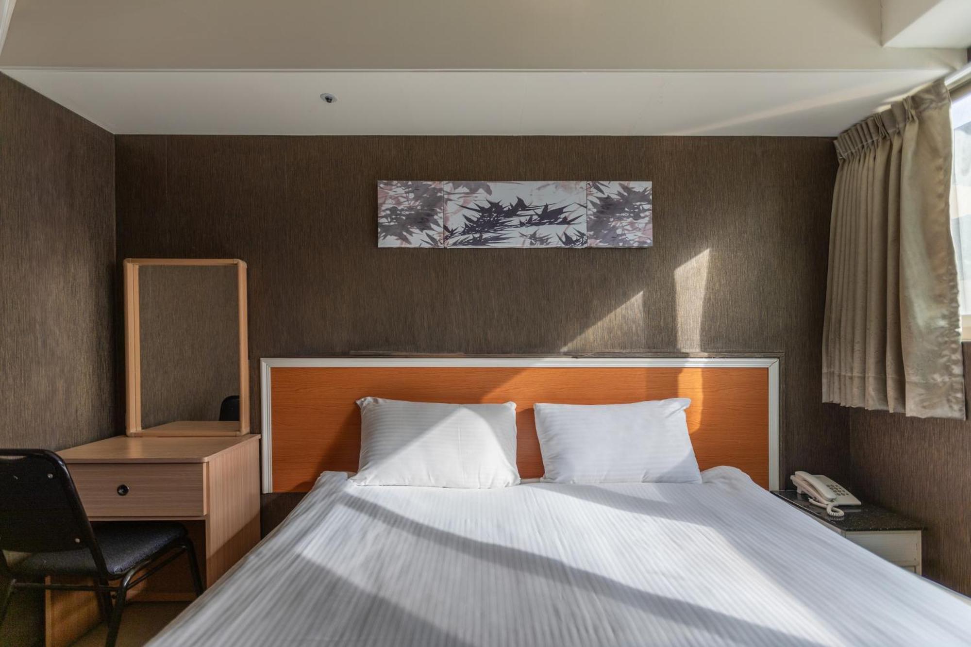 E Lim Hotel Csungli Kültér fotó