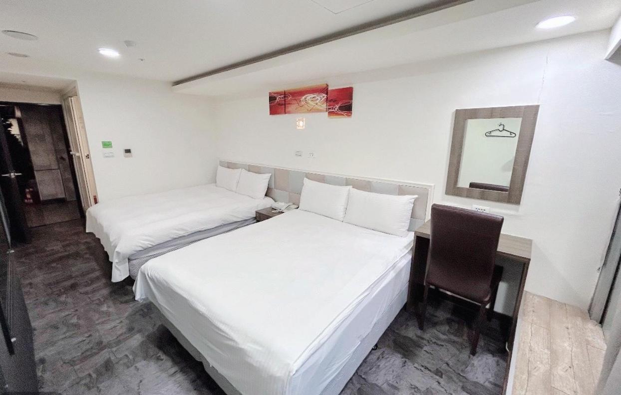 E Lim Hotel Csungli Szoba fotó